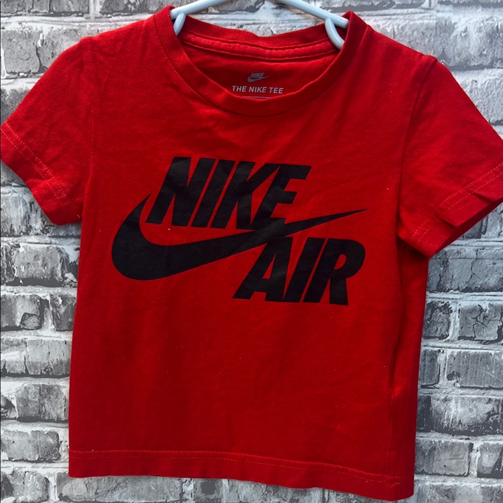 Boy's Nike T-shirt‎